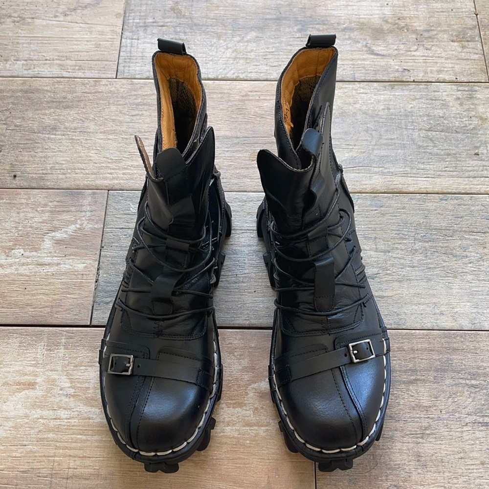 Boseton Black Heavy duty Boots Men